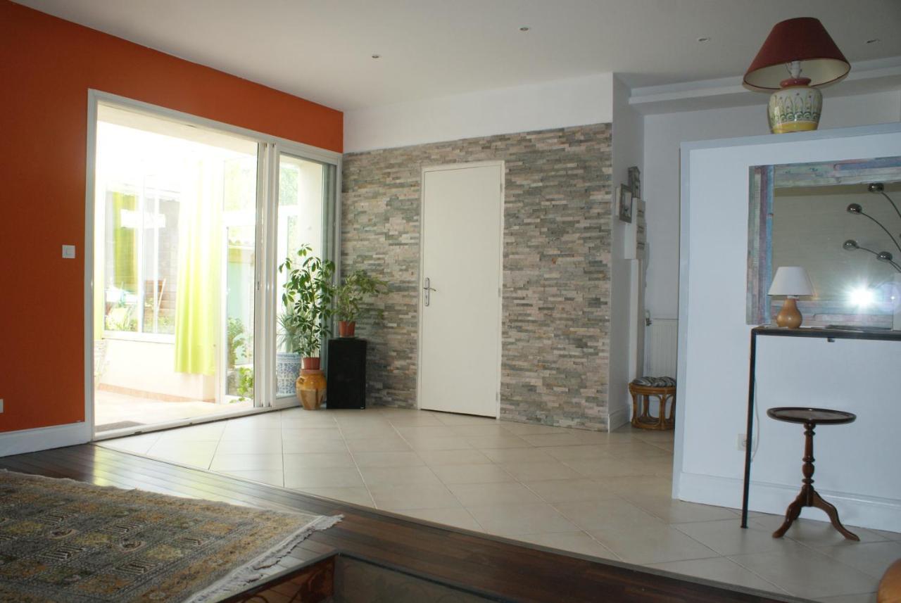 Spacieuse Maison De Village Climatisee Avec Jardin Patio Bessan Exterior photo